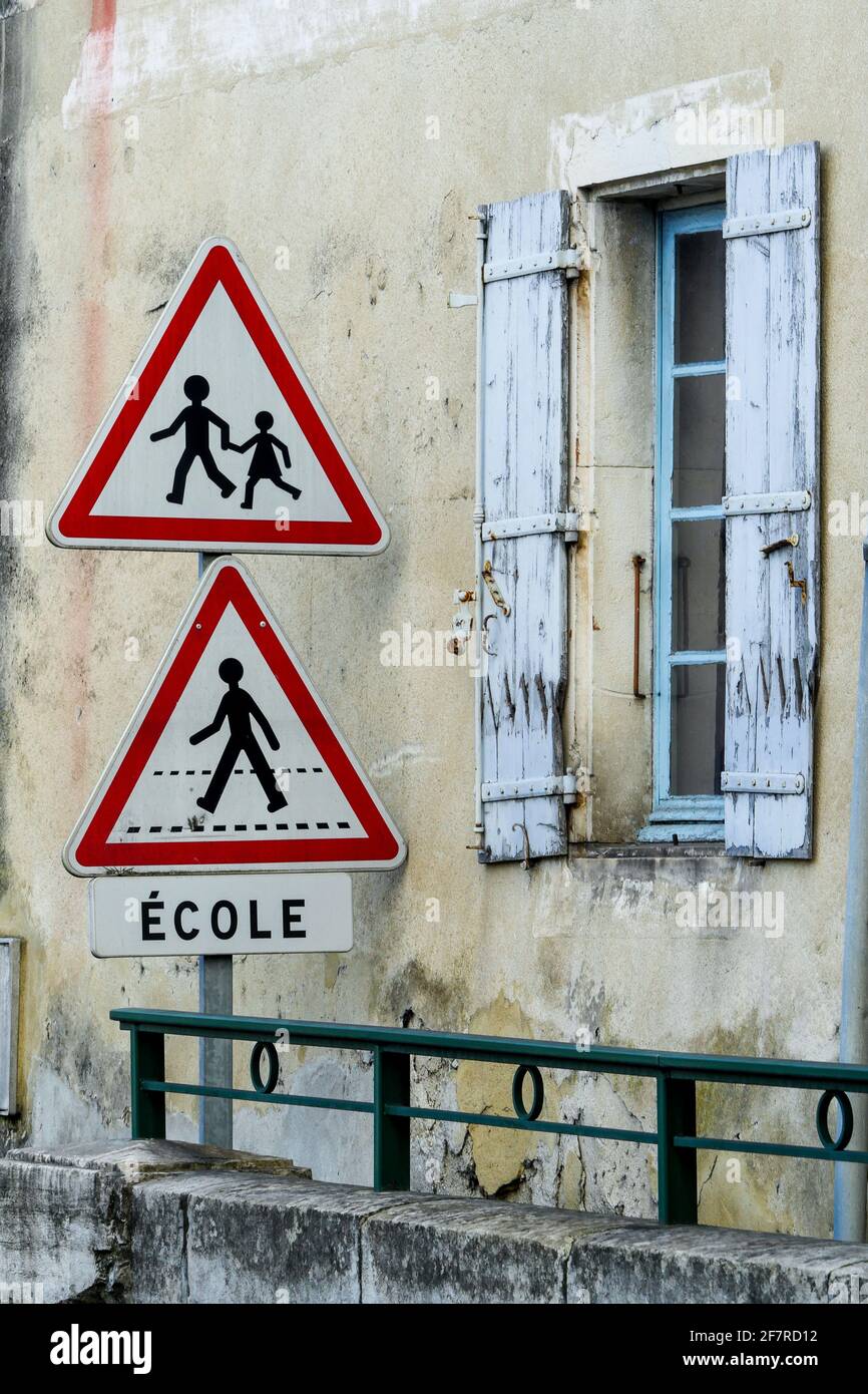 Sécurité routière près d'une école, Châteauneuf du Rhône, Drôme, France, Banque D'Images
