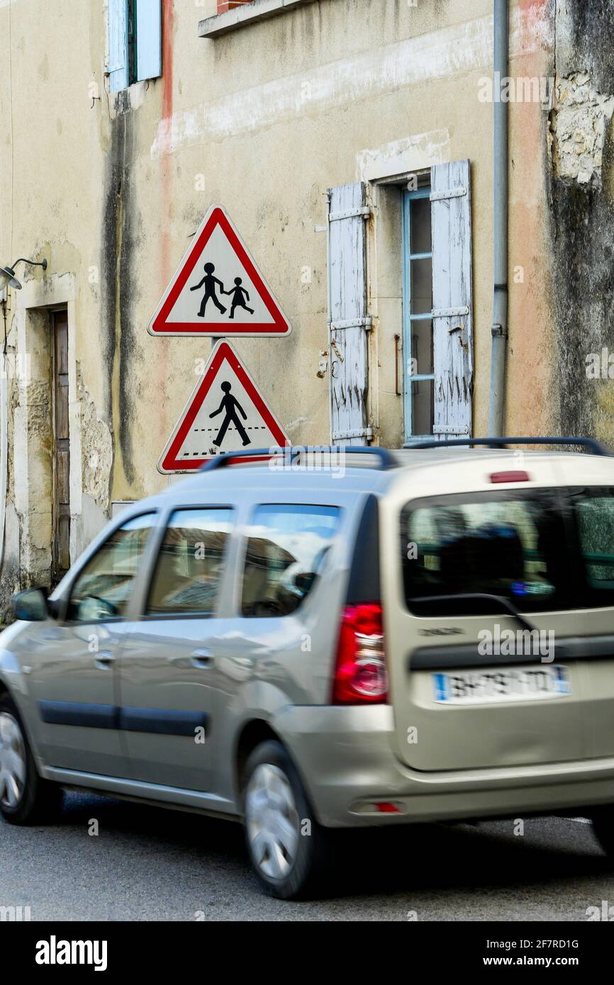 Sécurité routière près d'une école, Châteauneuf du Rhône, Drôme, France, Banque D'Images