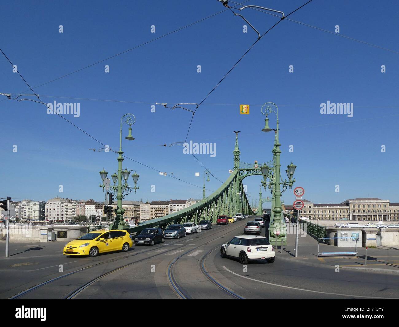 BUDAPEST, HONGRIE - 15 septembre 2019 : Budapest, Hongrie, 15 septembre 2019. - Liberty Bridge ou Freedom Bridge relie Buda et Pest à travers la rivière Banque D'Images