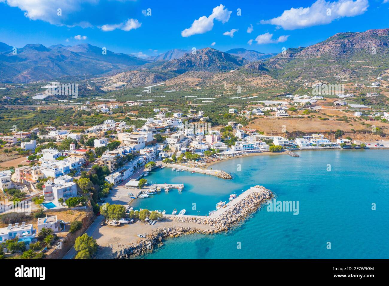 Vue sur le village grec traditionnel de Milatos, Crète, Grèce. Banque D'Images