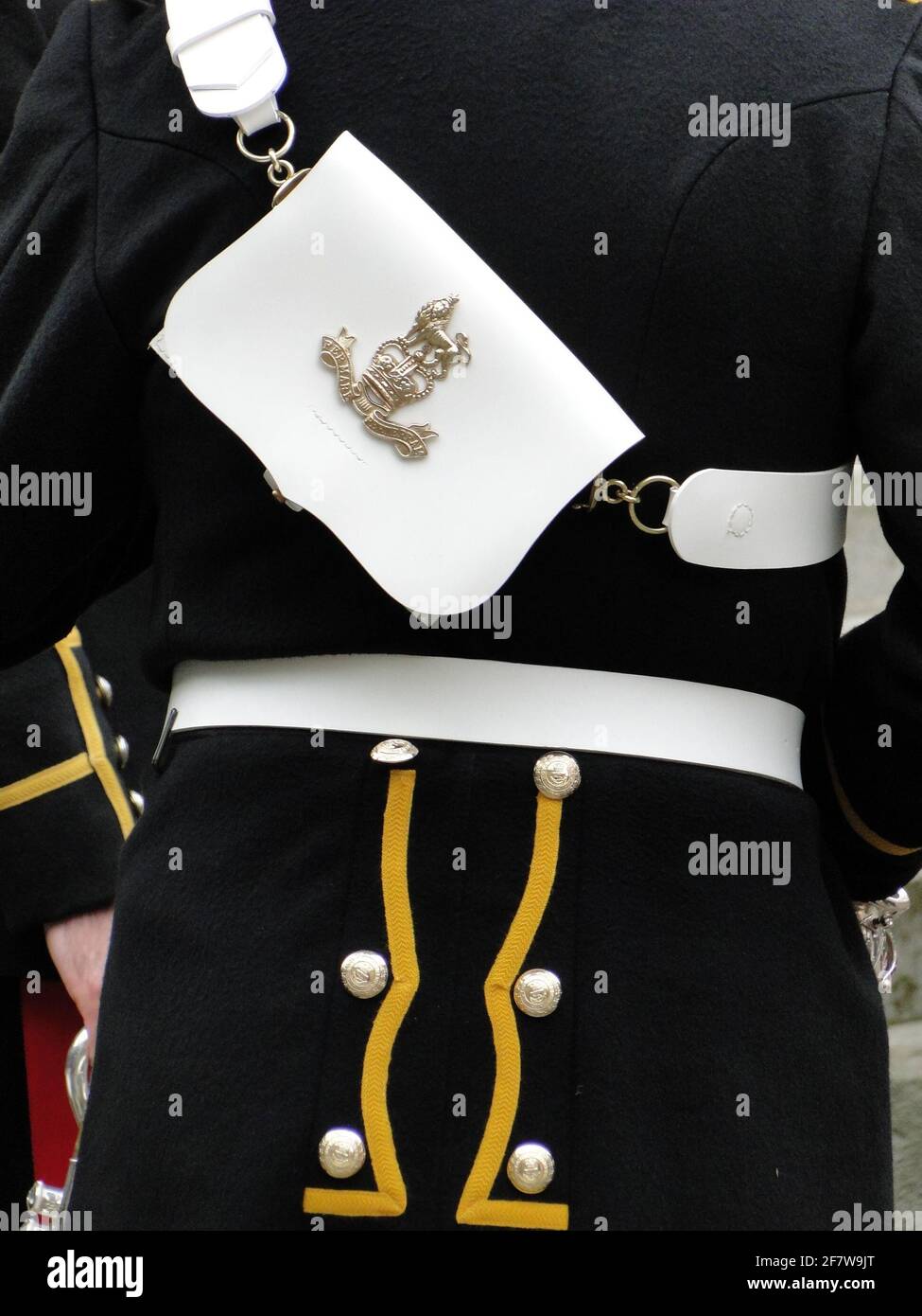 La Reine présente officiellement au duc d'Édimbourg le titre et le bureau de Lord High Admiral of the Navy à Whitehall, pour souligner son 90e anniversaire. Londres, Royaume-Uni Banque D'Images