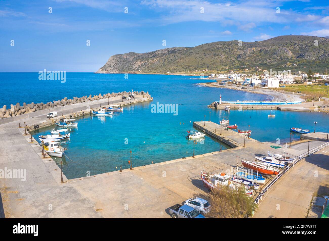 Vue sur le village grec traditionnel de Milatos, Crète, Grèce. Banque D'Images