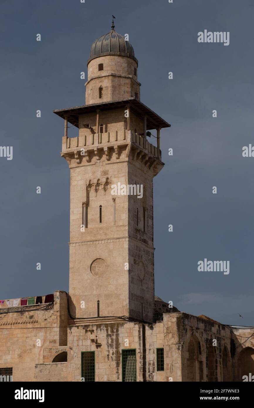 Vue sur le minaret Ghawanima du XIIe siècle (Bani Ghanim Minaret) L'un des quatre minarets entourant le mont du Temple connu Aux musulmans comme le Haram-Sharif et Al Aqsa Complexe dans la vieille ville est Jérusalem Israël Banque D'Images