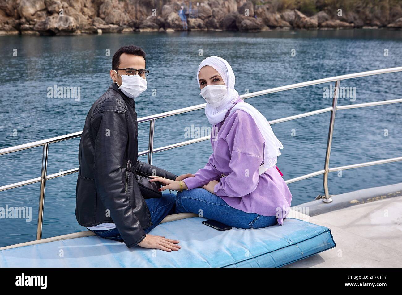 Les personnes sans masque facial ne seront pas autorisées dans les lieux  publics d'Antalya, Turquie Photo Stock - Alamy