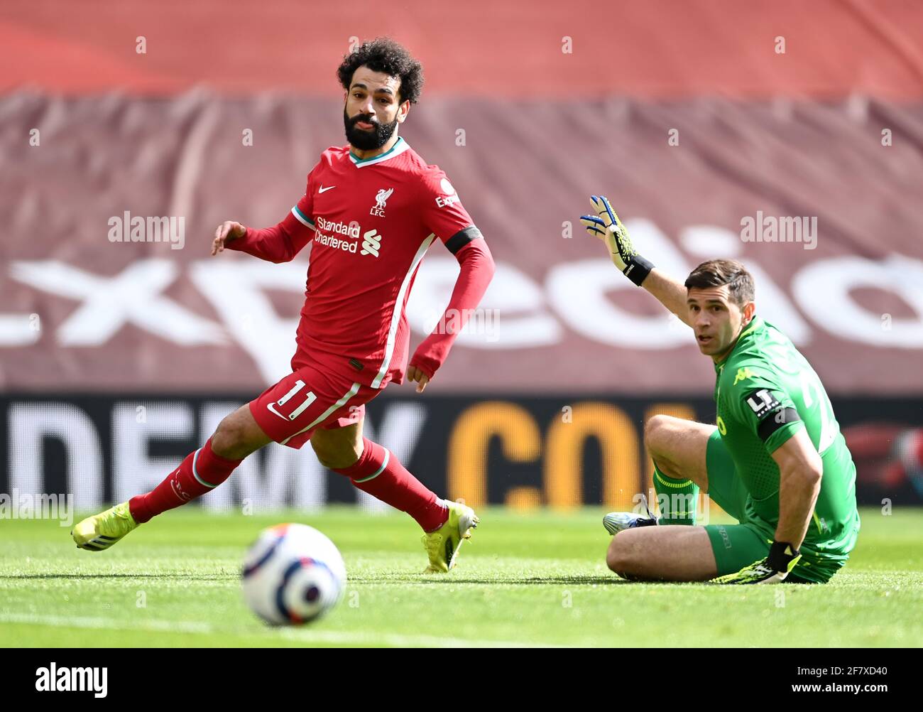 Mohamed Salah, de Liverpool, tente un tir sur le but lors du match de la Premier League à Anfield, Liverpool. Date de la photo: Samedi 10 avril 2021. Banque D'Images