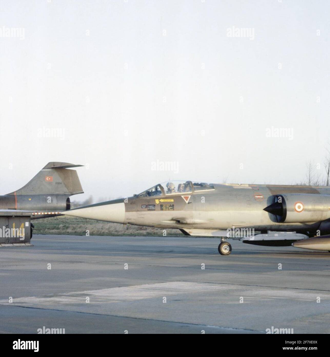 Transfert des Hollandais Starfighters en Turquie. Le 15 décembre 1980 a commencé à partir de la base aérienne Leeuwarden 11 Lockheed (T) F-104G Starfighters Direction Turquie. Ces dispositifs ex-klu ont été fournis avec le croissant turc et ont été transportés par des cerfs-volants de Volkel et de Leeuwarden jusqu'à la base turque. Banque D'Images