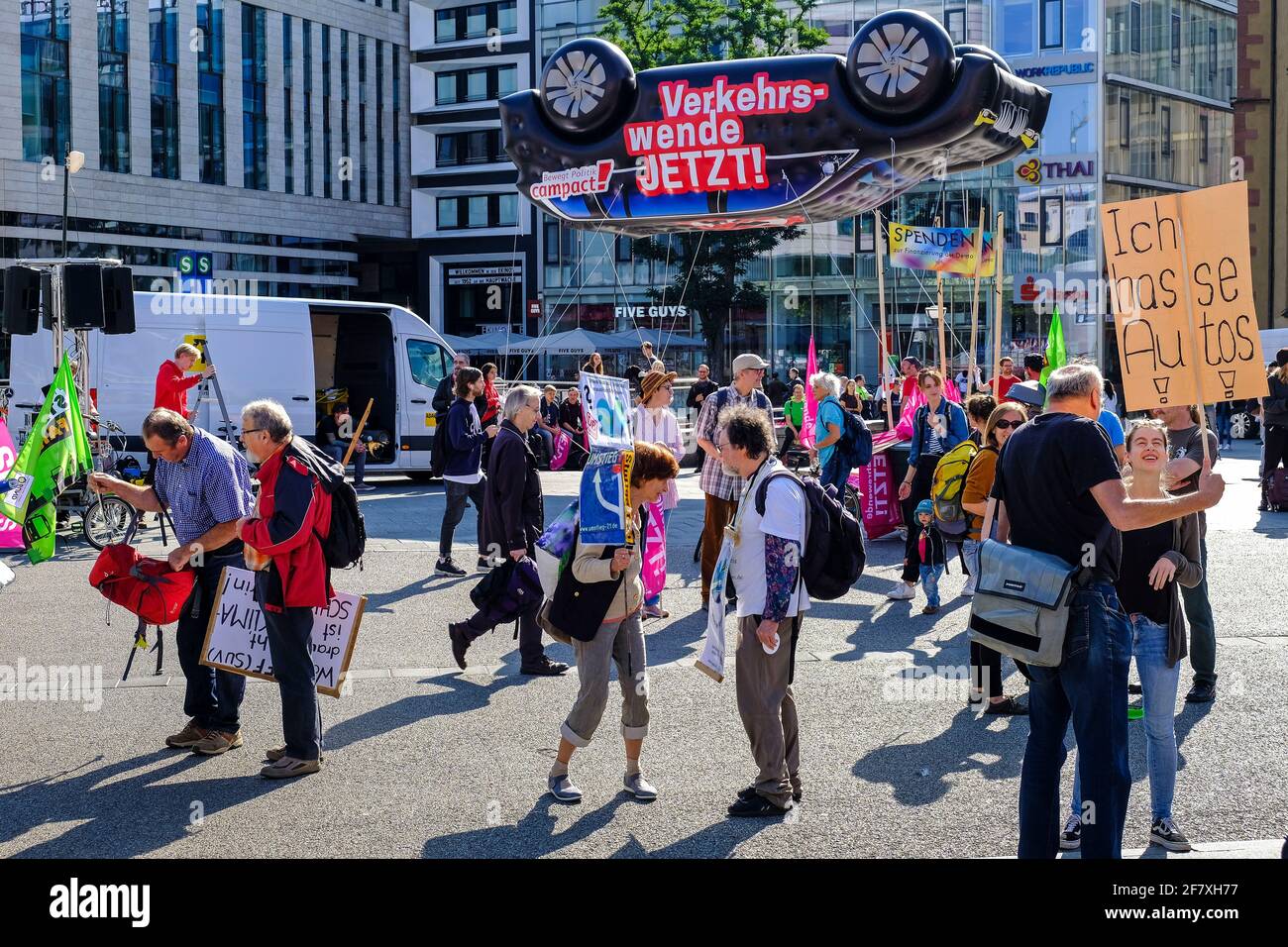 14.09.2019, Francfort-sur-le-main, Hessen, Deutschland - Auf dem Platz an der Hauptwache in Frankfurt versammeln sich Demonstranten und Vertreter verschie Banque D'Images