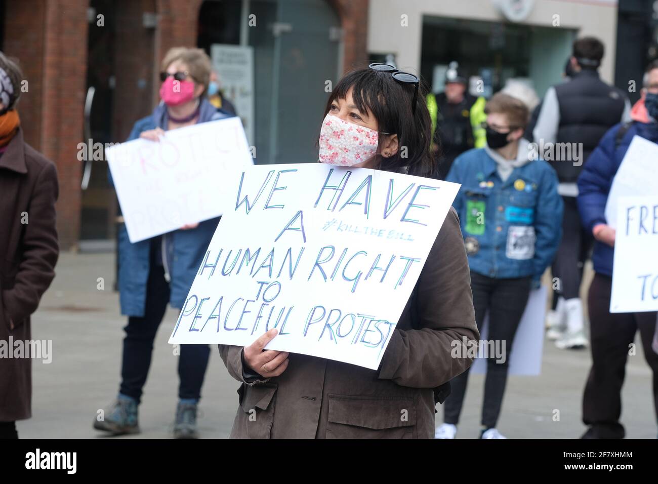 Worcester, Worcestershire, Royaume-Uni – samedi 10 avril 2021 – tuez les manifestants de Bill manifestant dans le centre-ville de Worcester contre le nouveau projet de loi sur la police, la criminalité, la condamnation et les tribunaux ( PCSC ) qui, selon eux, limitera leurs droits à la protestation judiciaire. Photo Steven May / Alamy Live News Banque D'Images