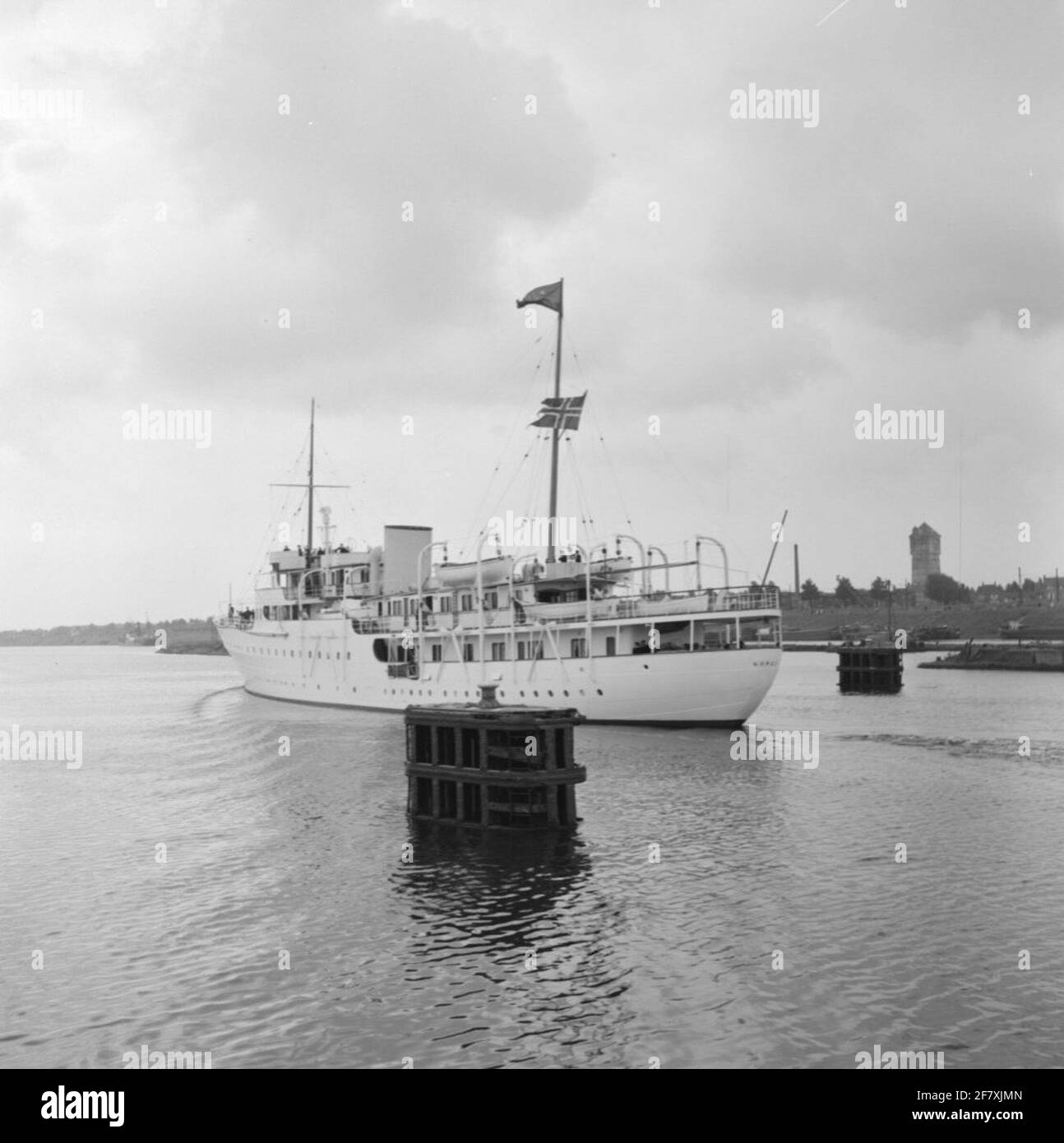 Le yacht royal norvégien aux écluses d'IJmuiden. Fait partie de la série AVDKM 540577 à 540580 objets. Banque D'Images