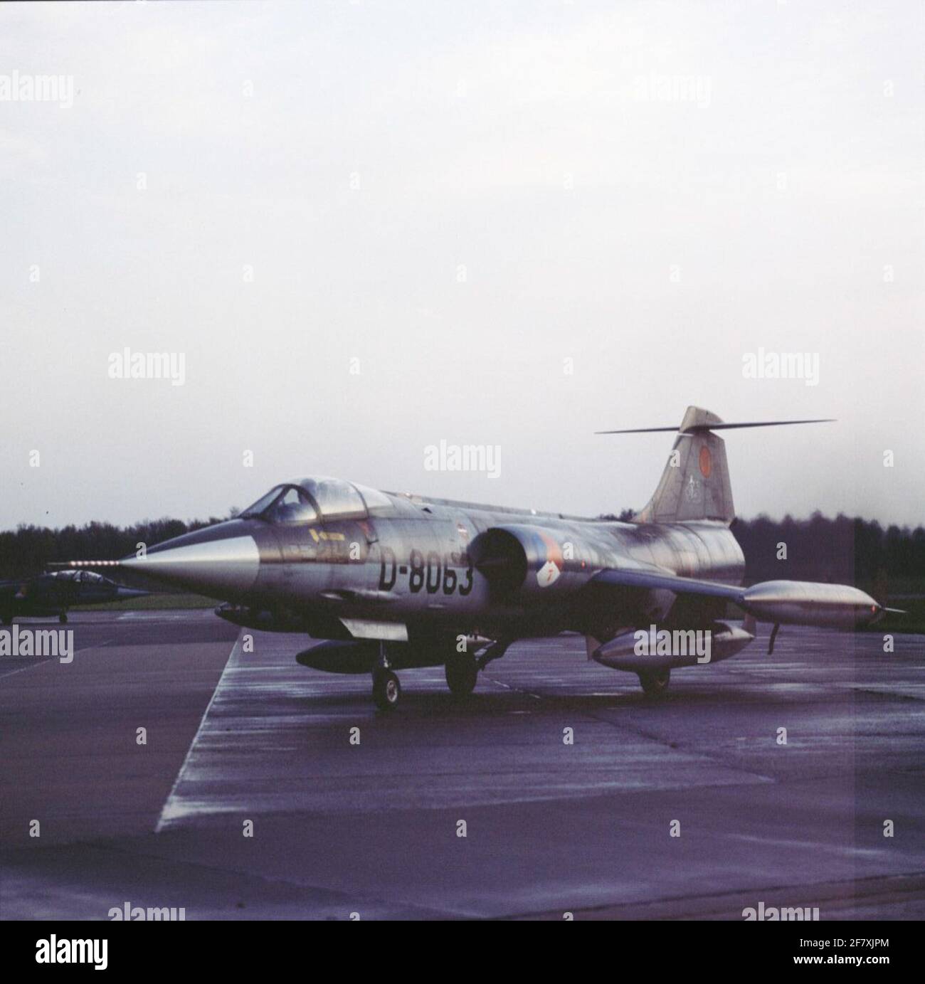 Le 21 novembre 1984, le tissu tombe pour le Lockheed F104G Starfighter de la Royal Netherlands Air Force. Le déclassement officiel a lieu à la base aérienne de Volkel. Sur la photo, un des cinq derniers appareils juste avant le départ pour le vol d'adieu. Banque D'Images