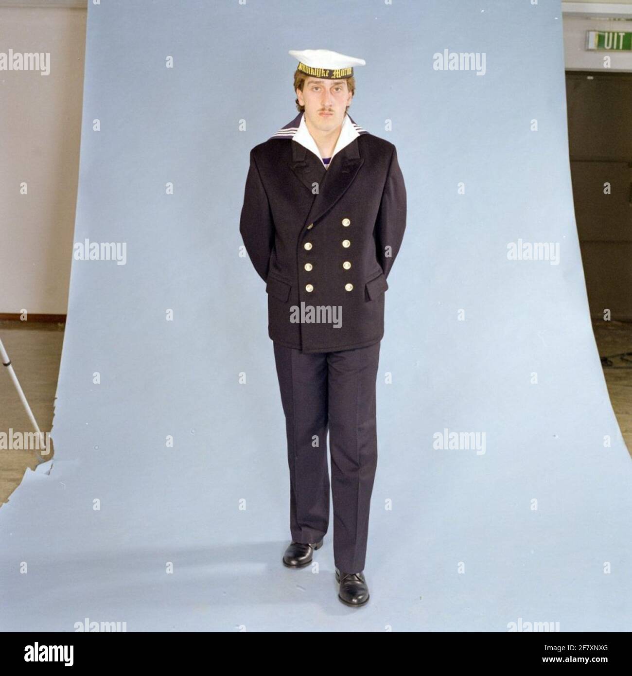 Marin de la Royal Navy (KM)) en cérémonie (1989). Banque D'Images