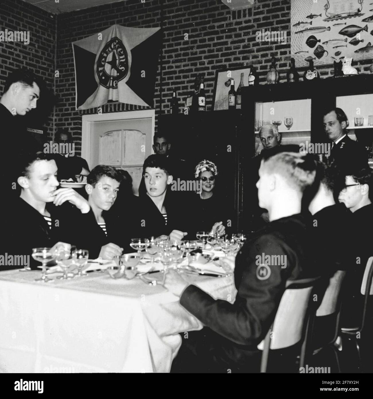 HKH la princesse Beatrix (31.01.1938) visite la formation Hofmeesters le 12 novembre 1963 dans l'école du camp d'entraînement marin sur la route d'urgence de Hilversum. Banque D'Images