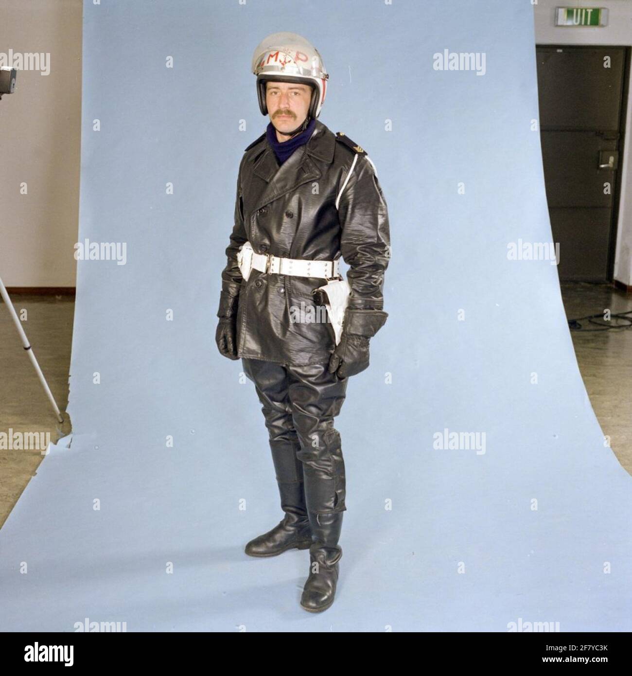 Sergent de la Marine royale (km) dans le costume de moto de la police militaire (MP) (1989). Banque D'Images