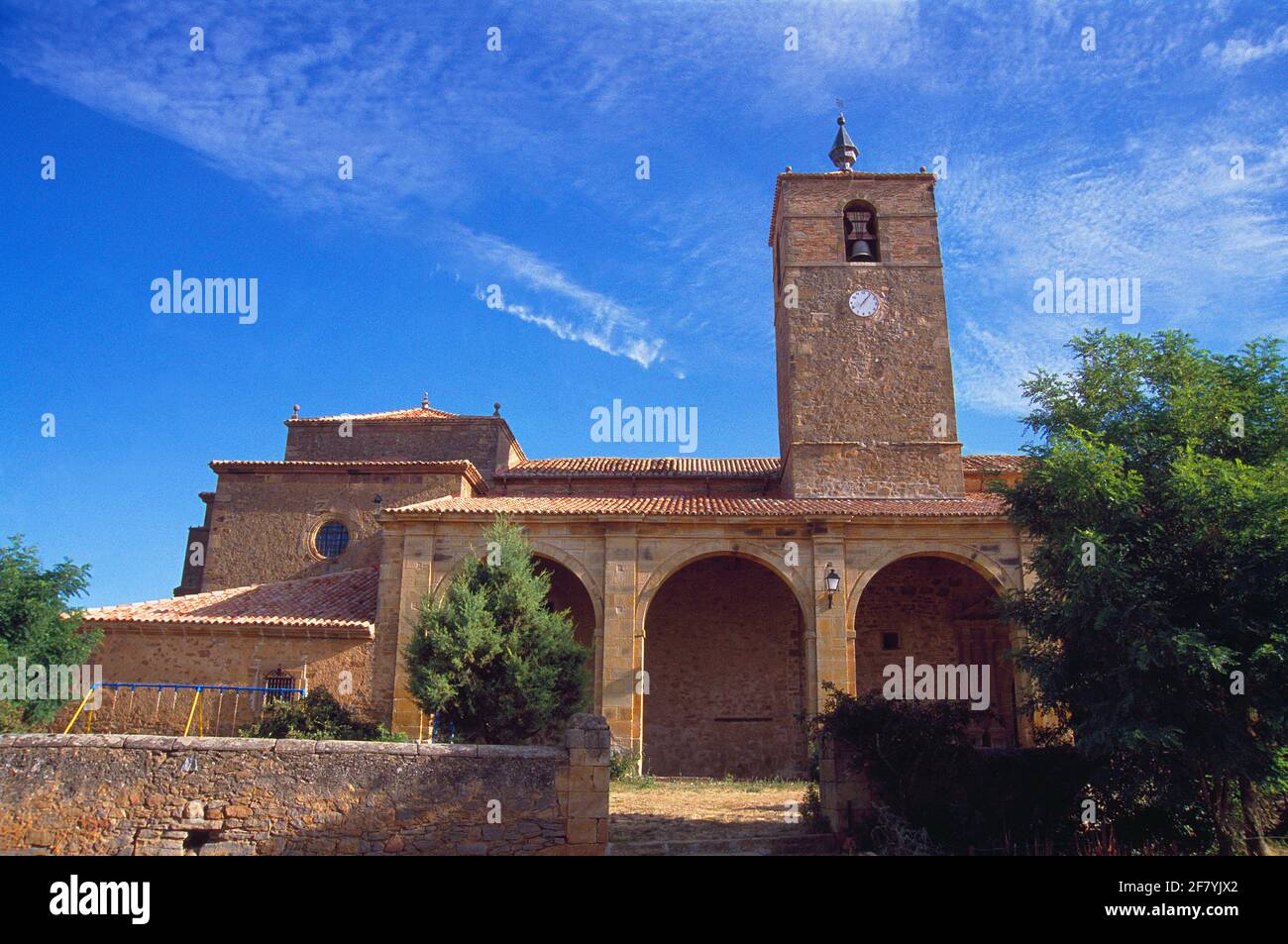 Façade de l'église. Noviercas, province de Soria, Castilla Leon, Espagne. Banque D'Images