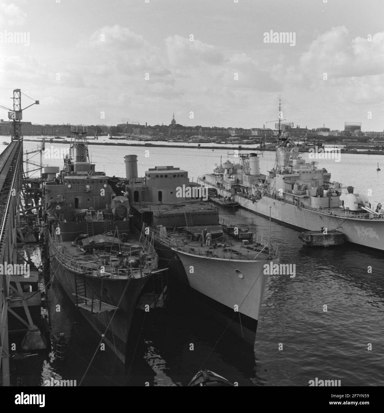 Chasseurs sous-marins en construction à de Nederlandsche Dok et Scheepsbouw Maatschappij (NDSM) à Amsterdam en 1956. Banque D'Images