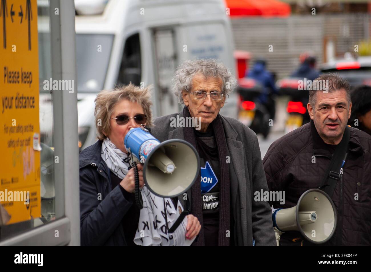 RICHMOND, LONDRES, ANGLETERRE- 10 avril 2021: Piers Corbyn, un candidat de la course mayonnaise de Londres 2021, faisant campagne à Richmond, dans le cadre de son LET Banque D'Images