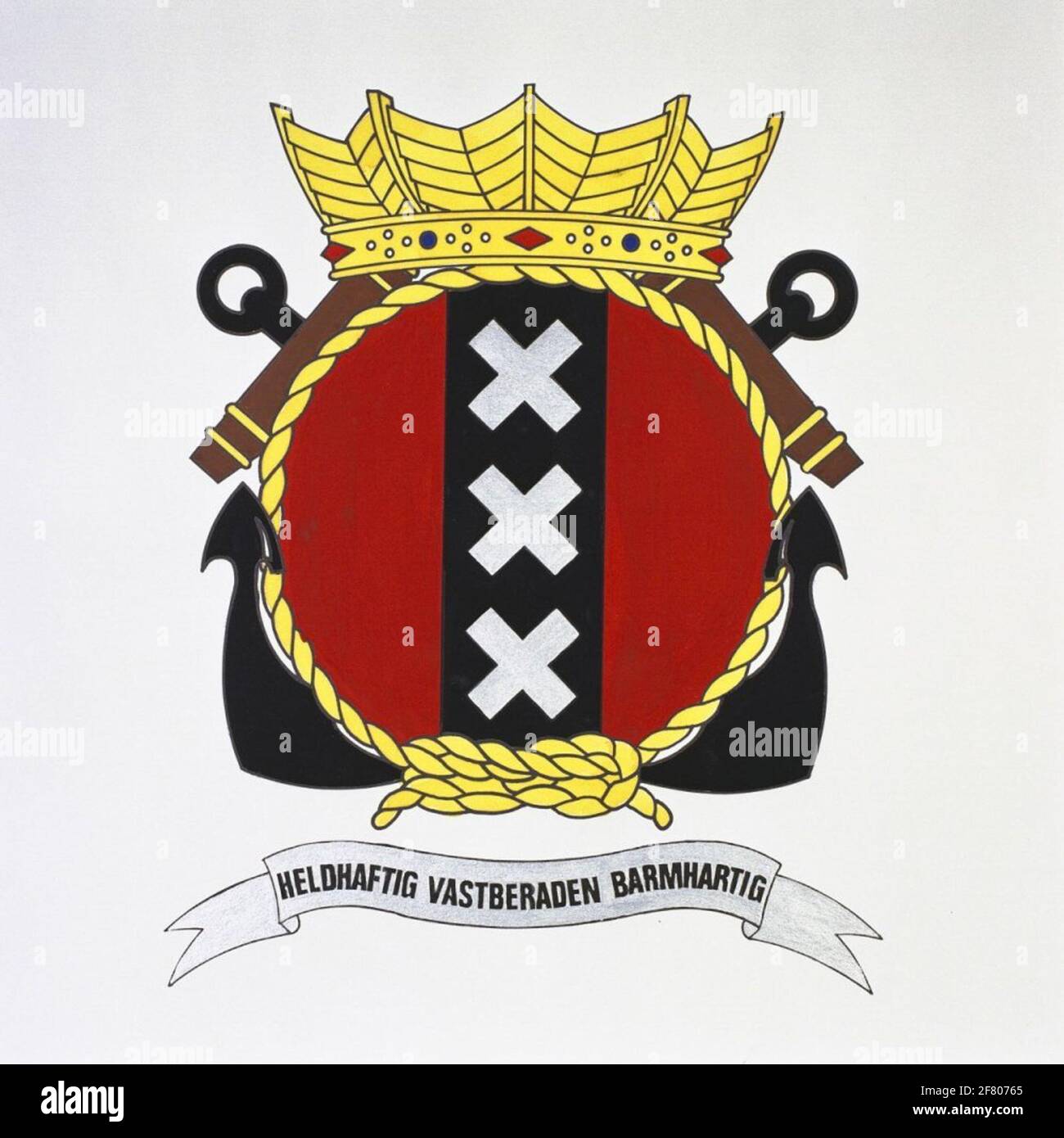 AMSTERDAM. L'emblème est dérivé de l'arme municipale d'Amsterdam. Probablement le pôle représente l'eau à laquelle la ville est située. Pour faire une distinction avec l'arme de Nijmegen de même couleur, les croix d'argent ont probablement été ajoutées. La reine Wilhelmina a accordé le sort héroïque déterminé miséricordieux sur la base des mérites de la ville pendant la Seconde Guerre mondiale. Logo doublé de: Hr.ms. Amsterdam (1958-1980) ZR.Mme Amsterdam (1995-2014). Banque D'Images