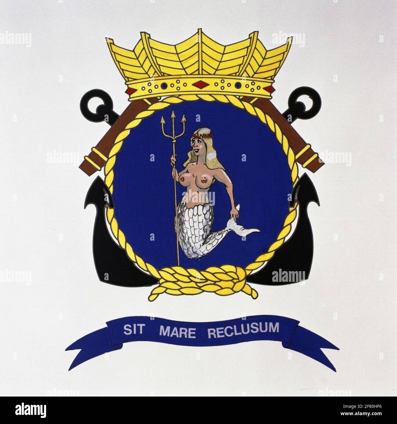 Thetis. Thetis était la fille de la scène de mer grecque Nereus et habitait les profondeurs de la mer. Son nom était admissible au navire d'hébergement de l'école de plongée et de déounté de la Marine royale des pays-Bas. Emblème du sort; sit Mare Reclussum (de sorte que la mer sera déverrouillée). Logo doublé de hr.ms. Thetis (1985-2013) et ZR.Mme Thetis (2013 -...). Banque D'Images