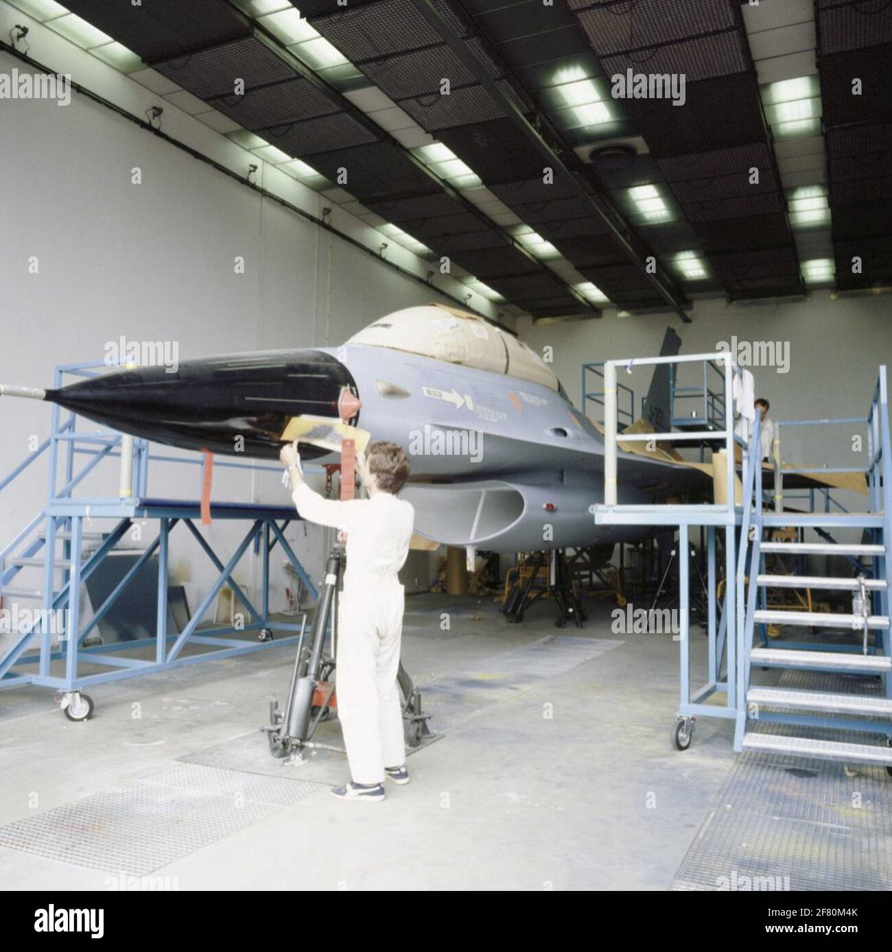 Pulvérisation avant de transférer les deux premiers F-16 General Dynamics construits par un éleveur sous licence à la Royal Netherlands Air Force. Banque D'Images