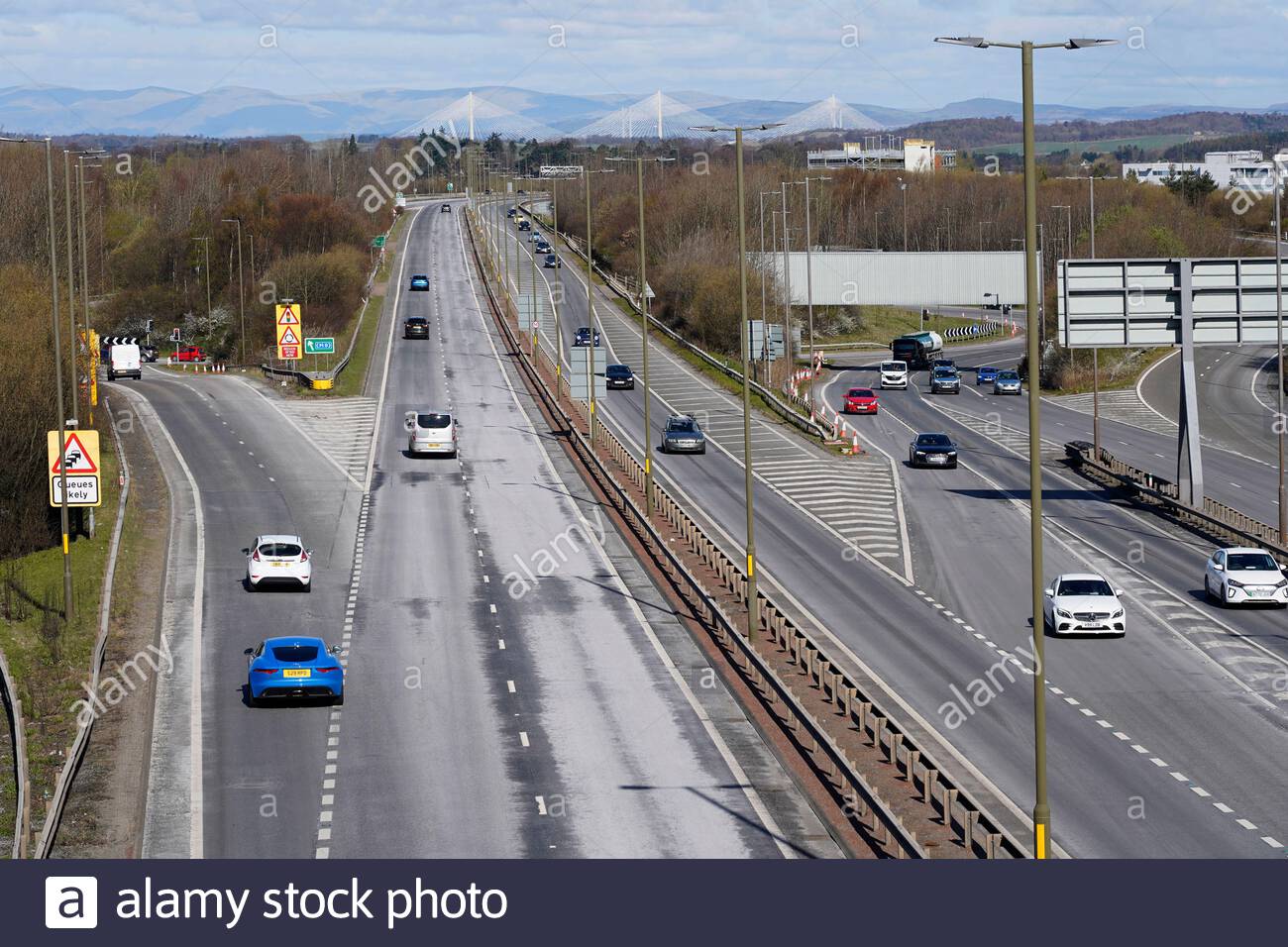 En regardant vers le nord depuis la City Bypass A720 et la sortie 1 de l'autoroute M8 et la bretelle de l'échangeur Hermiston Gait, Édimbourg, Écosse Banque D'Images