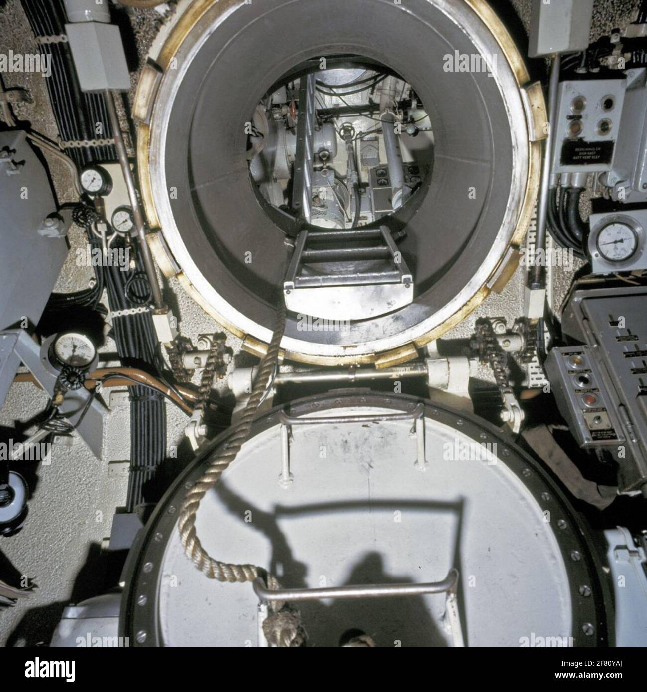 Un passage entre deux couvre A / B du sous-marin HR.Melle Thon (1966-1991). Banque D'Images