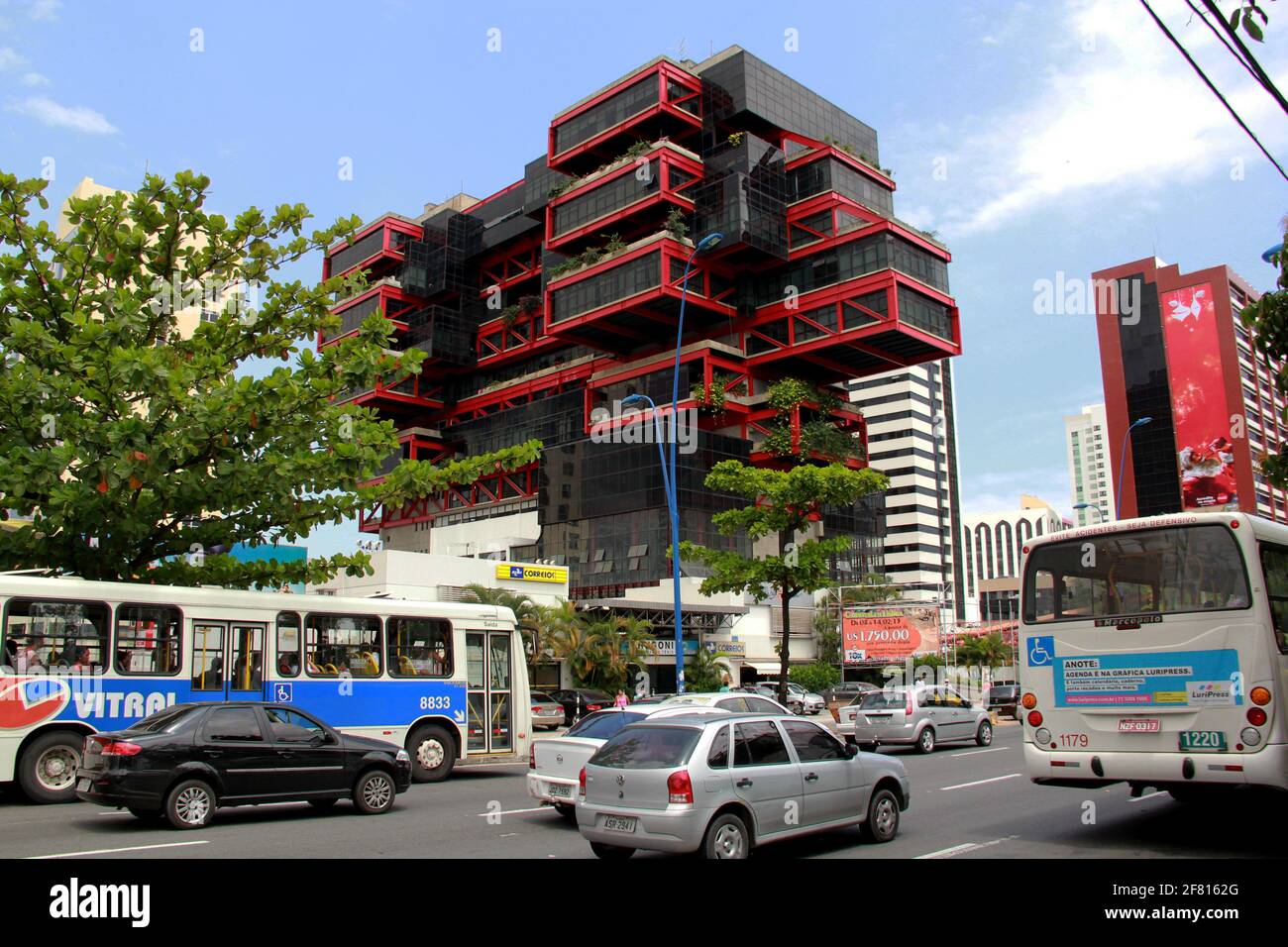 salvador, bahia / brésil - 11 décembre 2012: edificio Casa do Comercio, sur l'avenue Tancredo Neves dans la ville de Salvador. *** Légende locale *** Banque D'Images