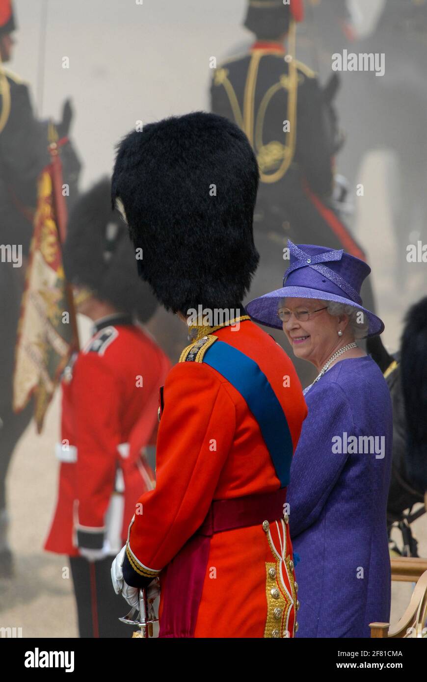 HRH la Reine avec son mari et sa consort HRH le prince Philip, duc d'Édimbourg à Trooping The Color le 17 juin 2006 Banque D'Images