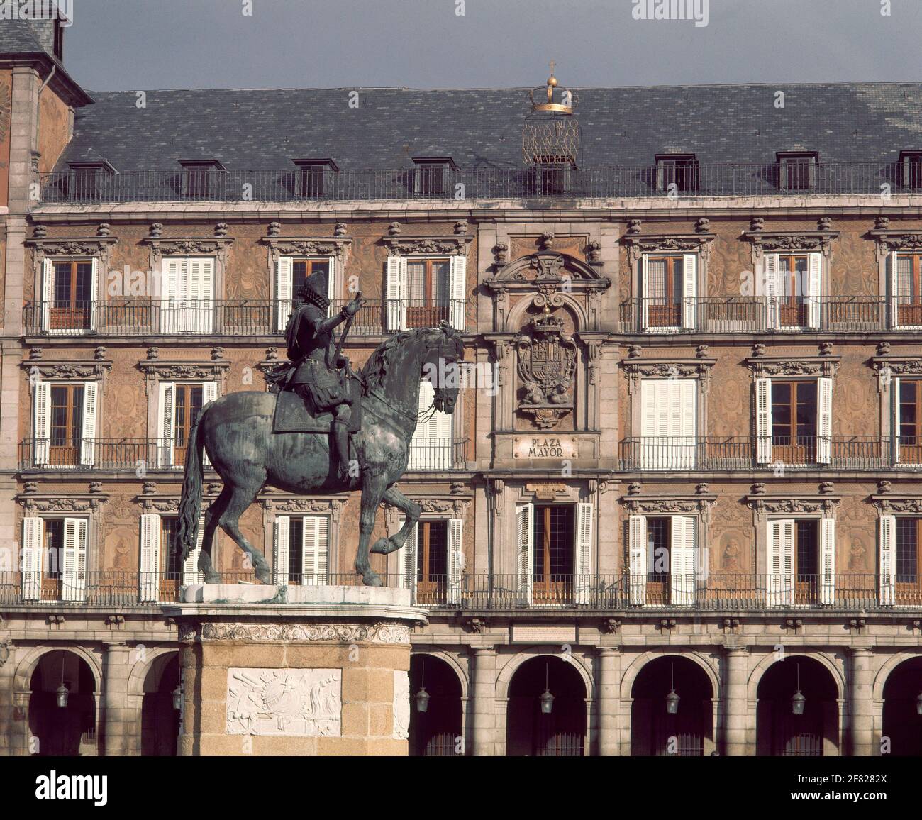 ESTATUA ECUESTRE DE FELIPE III EN LA PLAZA MAYOR. Auteur: PIETRO TACCA. Emplacement : HALLMARKT. MADRID. ESPAGNE. PHILIPP III VON SPANIEN. Banque D'Images