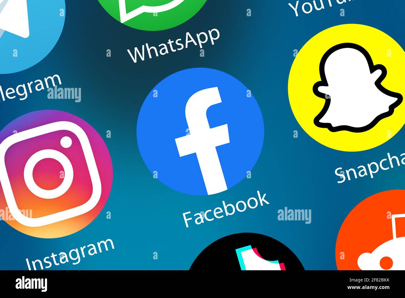 Stuttgart, Allemagne - 5 avril 2021 : Facebook logo social media icon marketing network sur Internet à Stuttgart, Allemagne. Banque D'Images