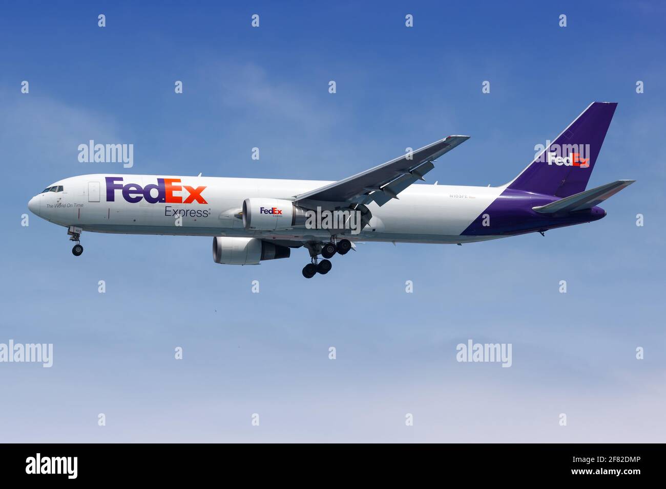 Jakarta, Indonésie – 26. Janvier 2018 : FedEx Boeing 767-300 à l'aéroport de Jakarta (CGK) en Indonésie. Boeing est un fabricant d'avions basé à Seattle Banque D'Images