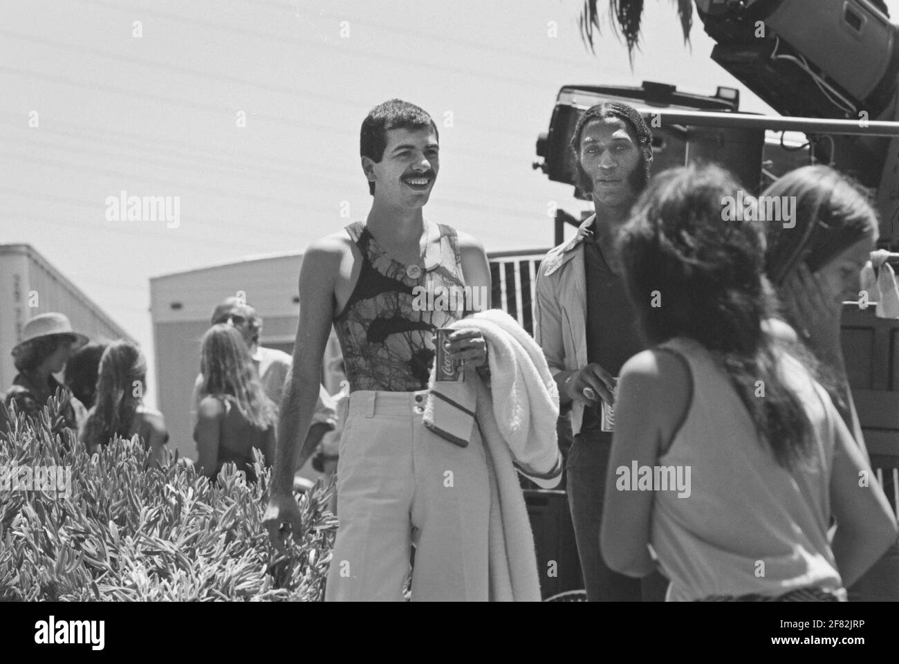 Carlos Santana, coulisses d'un concert Crosby Stills Nash and Young, Oakland, juillet 1974 (photo Gijsbert Hanekroot, Amsterdam) Banque D'Images