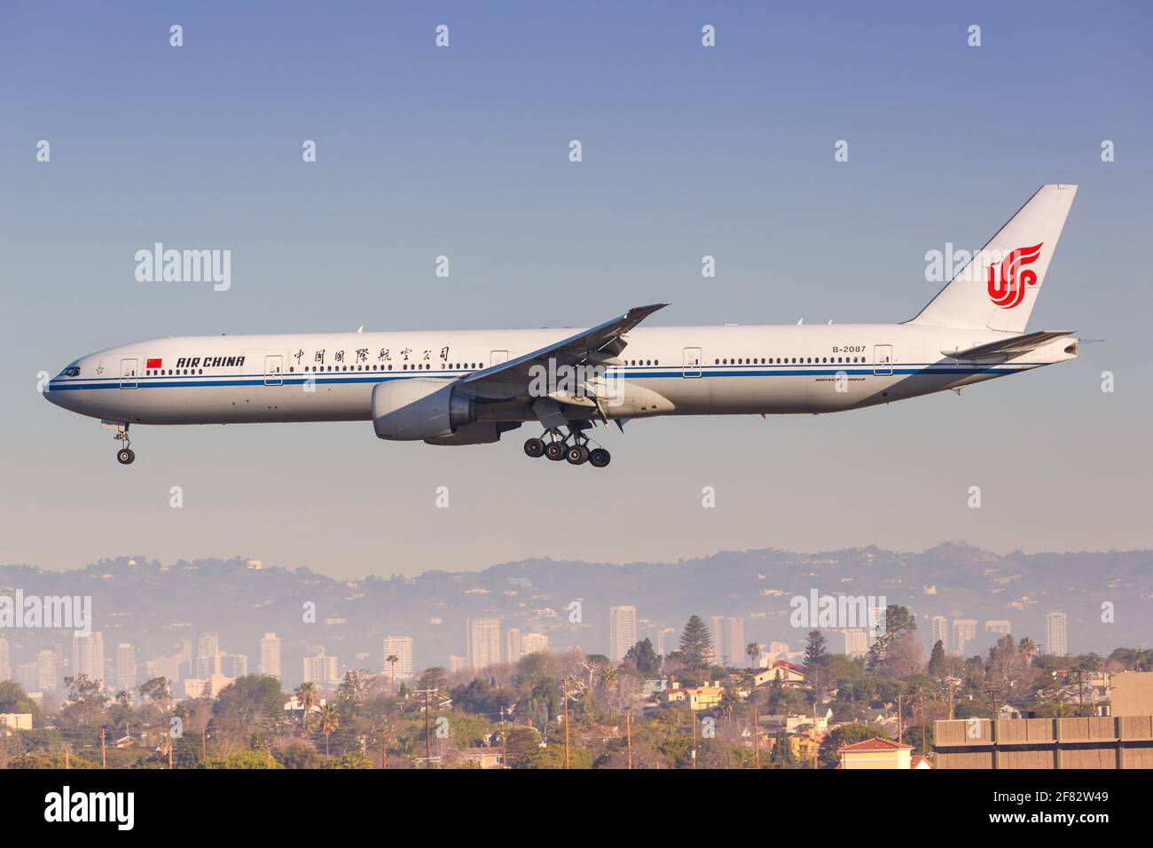 Los Angeles, États-Unis – 21. Février 2016 : Boeing 777-300 d'Air China à l'aéroport de Los Angeles (LAX) aux États-Unis. Boeing est un fabricant d'avions b Banque D'Images