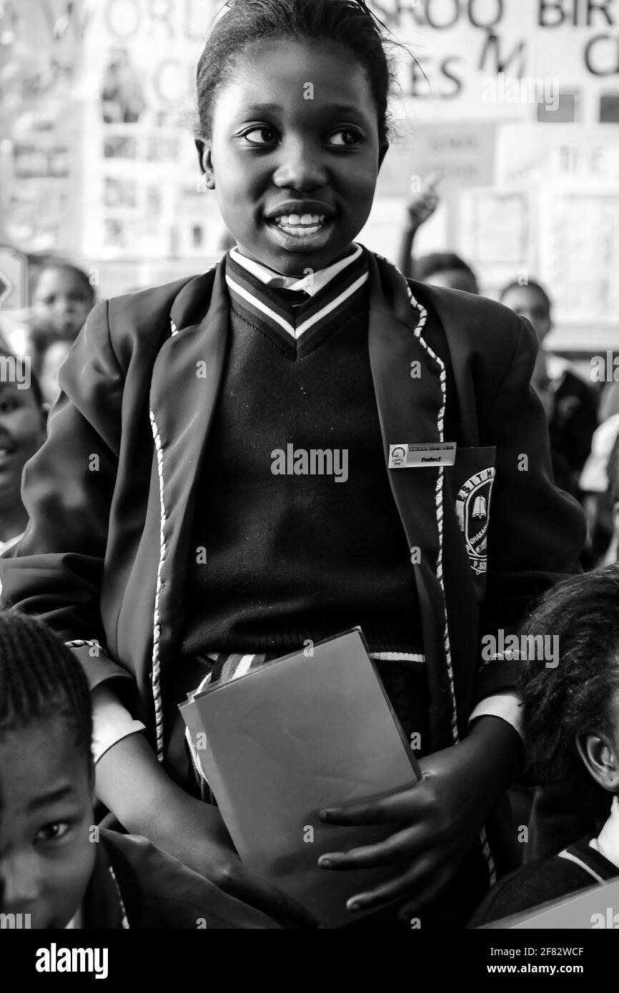 JOHANNESBURG, AFRIQUE DU SUD - 13 mars 2021: Soweto, Afrique du Sud - octobre 26 2011: Les enfants africains en classe à l'école primaire Banque D'Images