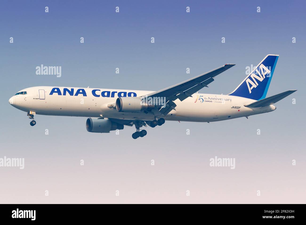 Bangkok, Thaïlande – 24. Janvier 2018 : ANA Cargo Boeing 767-300F à l'aéroport Bangkok-Suvarnabhumi (BKK) en Thaïlande. Boeing est un fabricant d'avions Banque D'Images