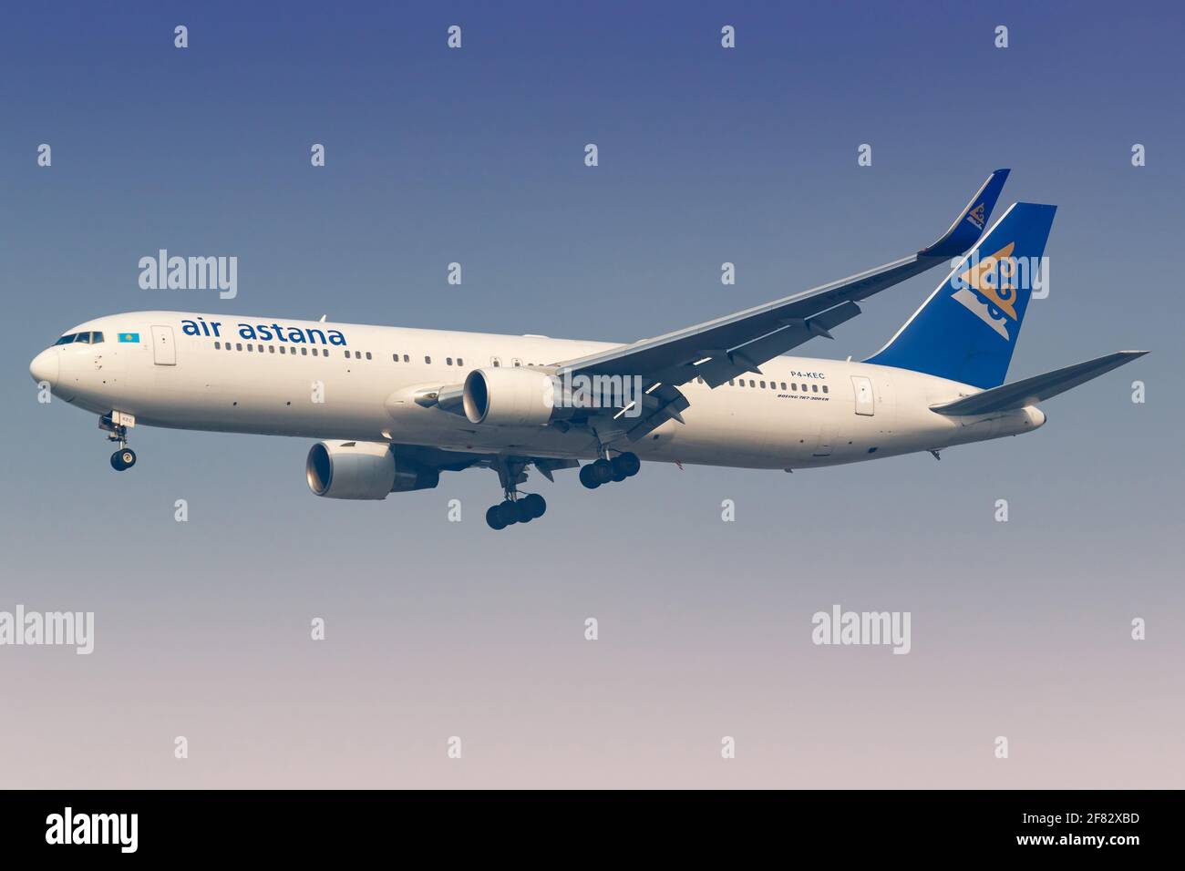 Bangkok, Thaïlande – 24. Janvier 2018 : Boeing 767 d'Air Astana à l'aéroport Bangkok-Suvarnabhumi (BKK) en Thaïlande. Boeing est une base de constructeurs d'avions Banque D'Images