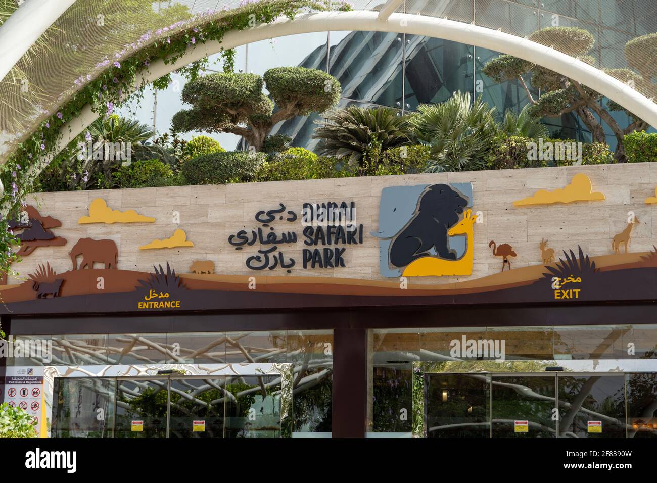 'Dubai, Dubaï, Émirats arabes Unis - 4.5.2021: Panneau d'entrée au Safari Park de Dubaï pour le tourisme familial de luxe' Banque D'Images