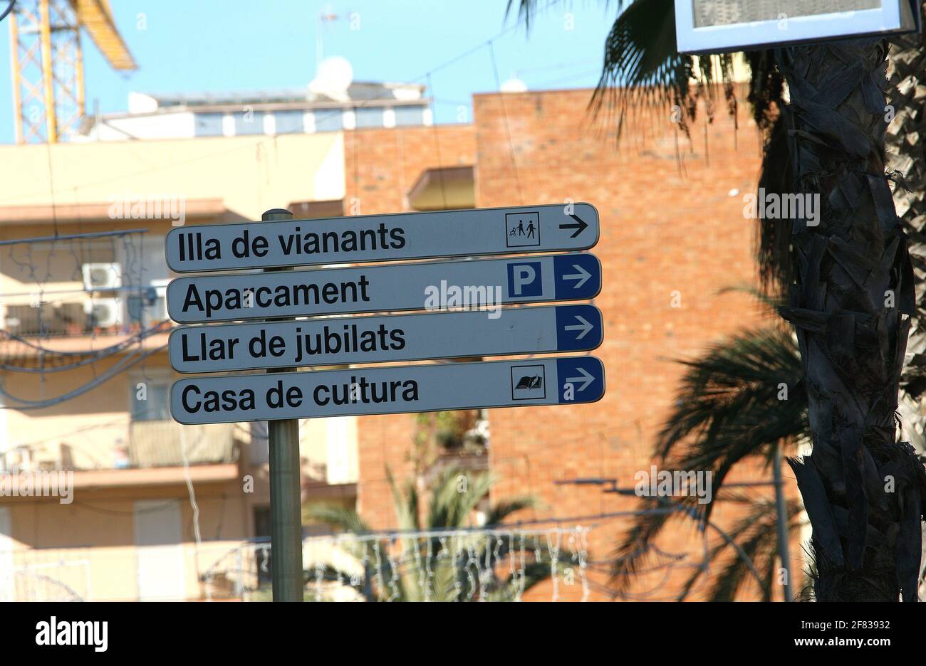 Panneau d'information touristique dans la station balnéaire de Lloret de Mar sur la Costa Brava près de Calella en Catalogne Espagne UE 2019 Banque D'Images