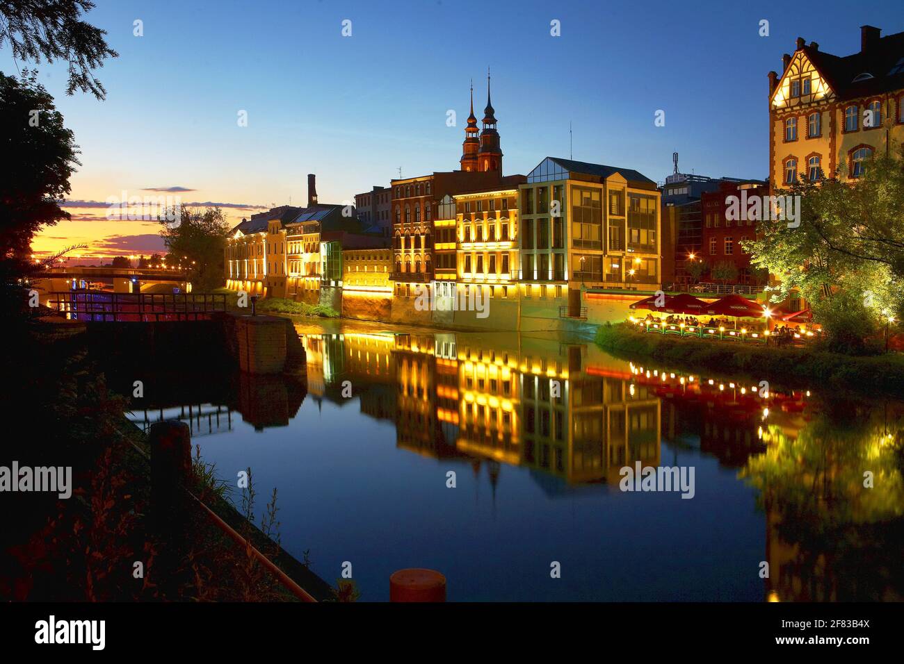 Pologne, Opole, Vieille ville et rivière Mlynowka, Opole voïvodeship. Banque D'Images