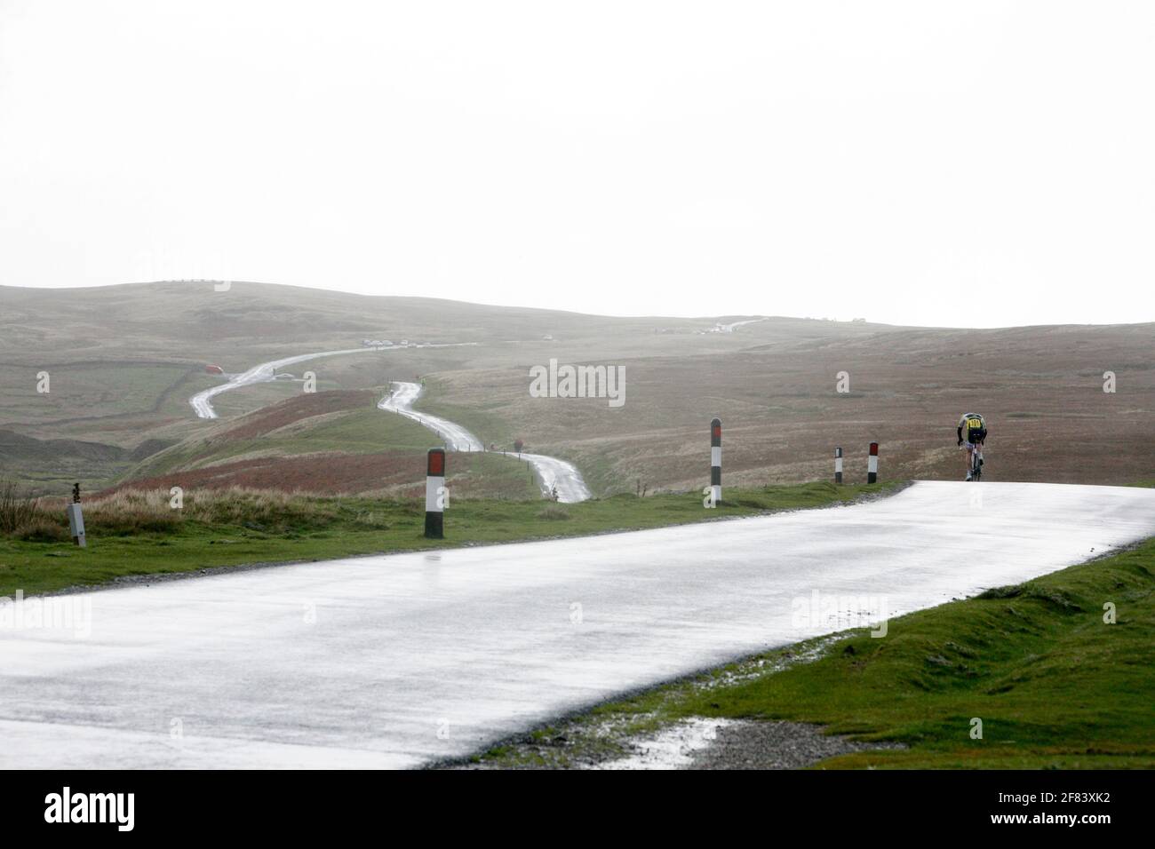 Keith Henderson se rend aux championnats nationaux d'ascension de colline, Yorkshire Dales, Royaume-Uni. Banque D'Images