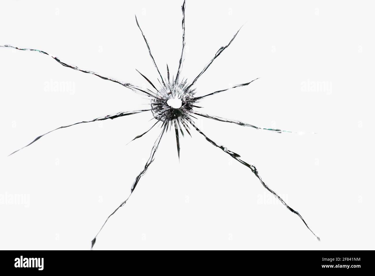 Texture des fissures sur le verre de la grenaille. Verre fissuré pour la conception. Fissures sur fond blanc. Banque D'Images