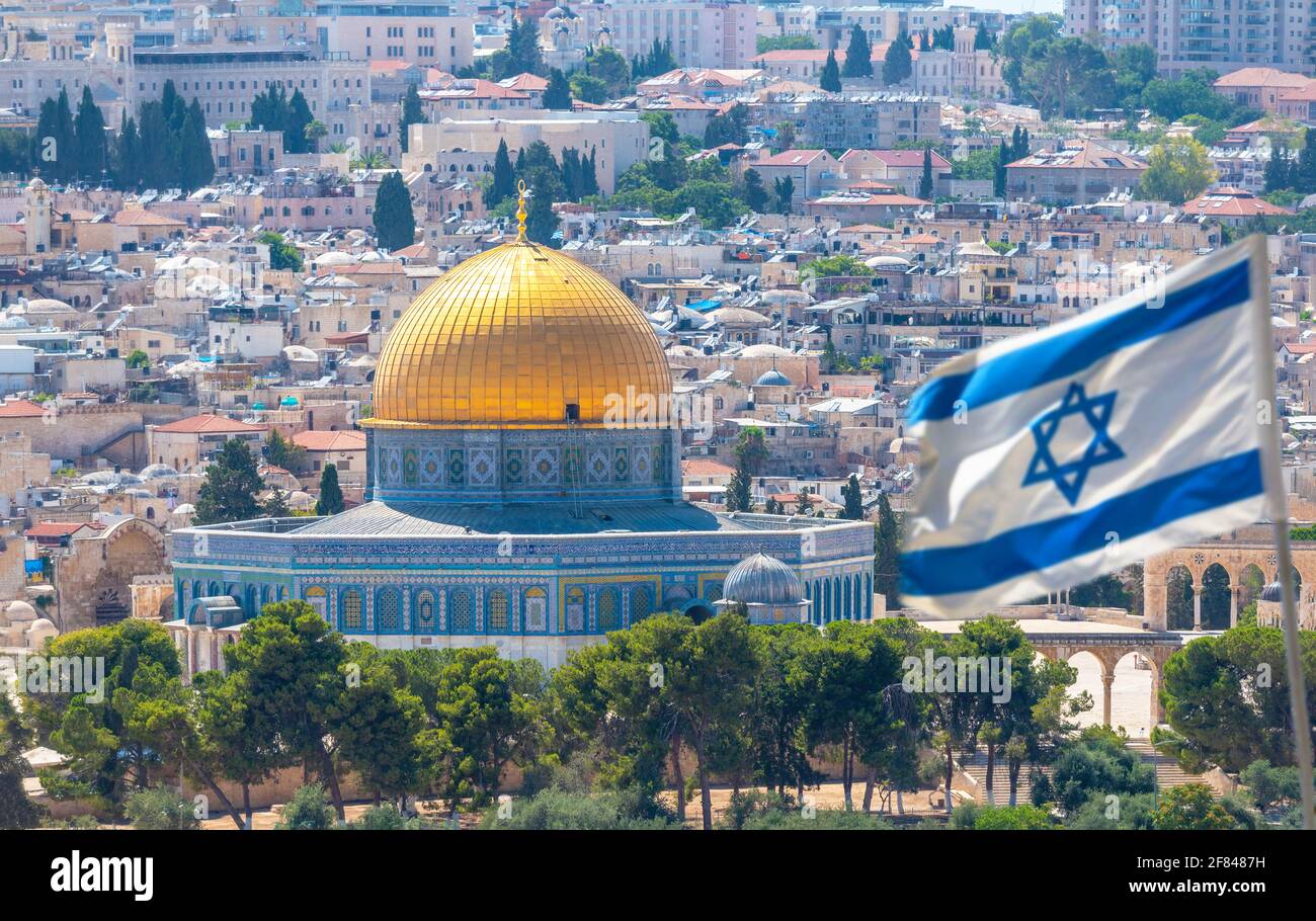 Jérusalem, Israël; 11 avril 2021 - UNE vue sur la vieille ville de Jérusalem avec les tuiles d'or et de bleu de la mosquée Al Aqsa sur le Mont du Temple. Banque D'Images