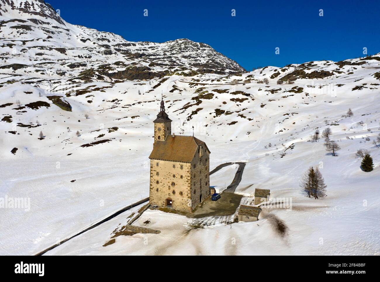 Hospice médiéval Alter Spittel en hiver, Simplon Pass près de Brig, Valais, Suisse Banque D'Images