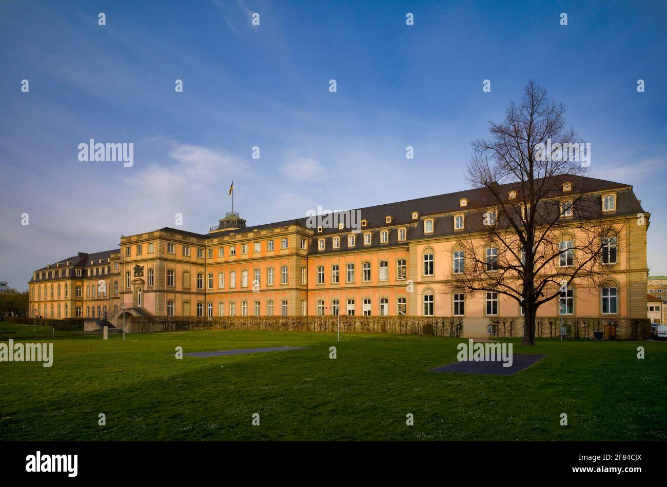 Nouveau Palais (Neues Schloss), Stuttgart, Bade-Wurtemberg, Allemagne, Europe Banque D'Images
