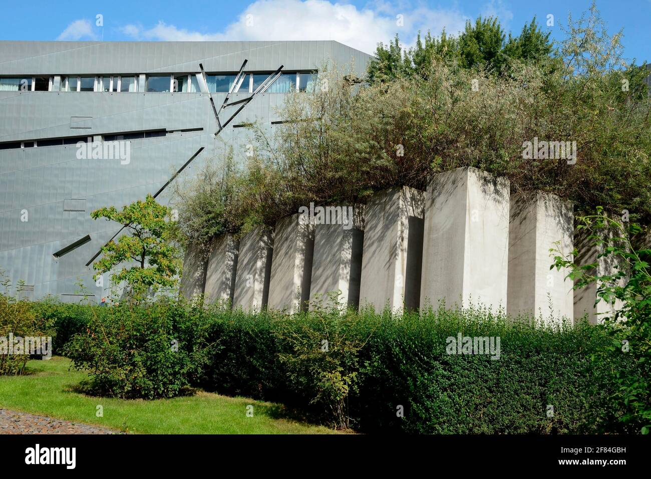 Musée juif de Berlin, architecte Daniel Libeskind, jardin d'exil, Berlin, Allemagne Banque D'Images