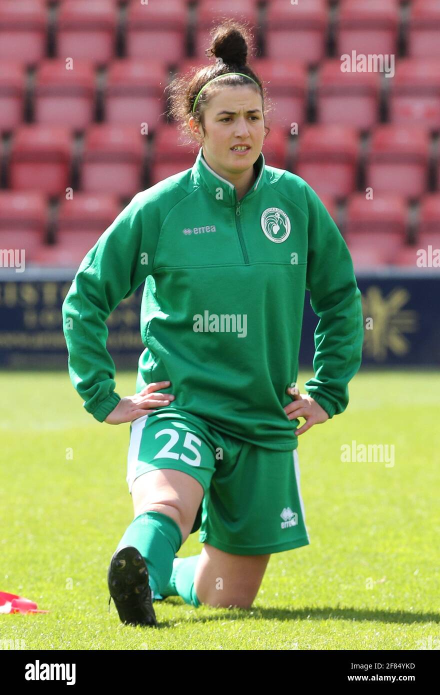 Londres, Royaume-Uni. 11 avril 2021. LONDRES, ANGLETERRE - AVRIL 11 : Emma Alexandre de Chichester et Selsey Ladies FC lors de l'échauffement préalable au match lors de la coupe Vitality Women's FA troisième tour proprement dite entre Leyton Orient Women et Chichester & Selsey Ladies au Breyer Group Stadium, Brisbane Road, Londres, Royaume-Uni le 11 avril 2021 crédit : Action Foto Sport/Alamy Live News Banque D'Images