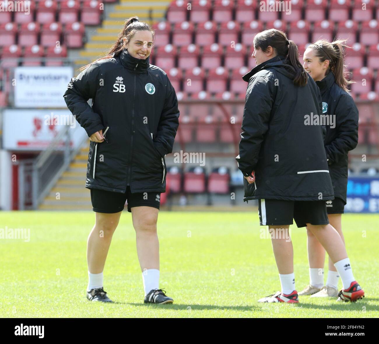 Londres, Royaume-Uni. 11 avril 2021. LONDRES, ANGLETERRE - AVRIL 11 : Selsey Ladies FC pendant l'échauffement avant le match pendant la Vitality Women's FA Cup troisième tour correct entre Leyton Orient Women et Chichester & Selsey Ladies au Breyer Group Stadium, Brisbane Road, Londres le 11 avril 2021 crédit : action Foto Sport/Alamy Live News Banque D'Images