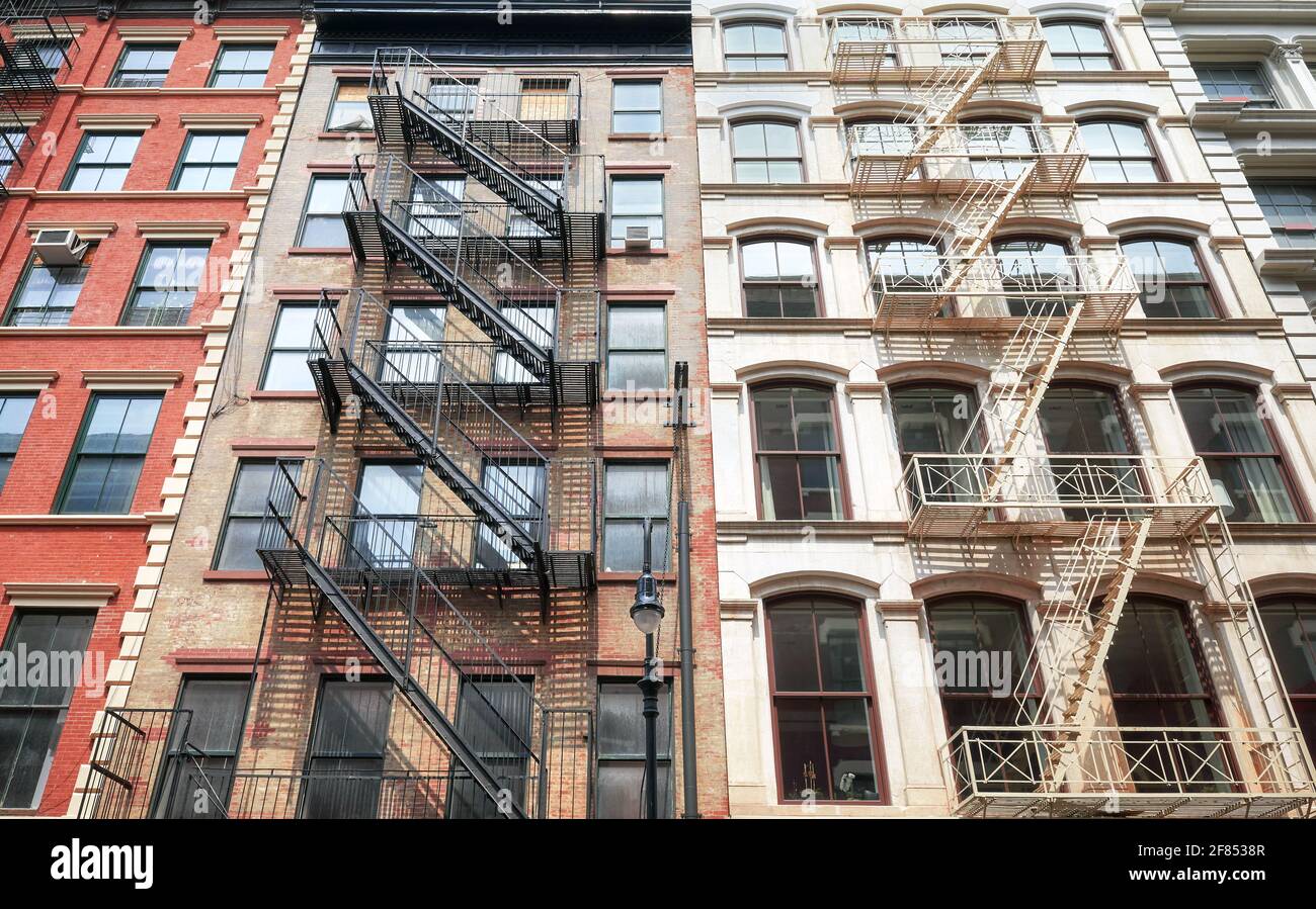 Vieux bâtiments avec des évasions de feu de fer, New York City, Etats-Unis. Banque D'Images