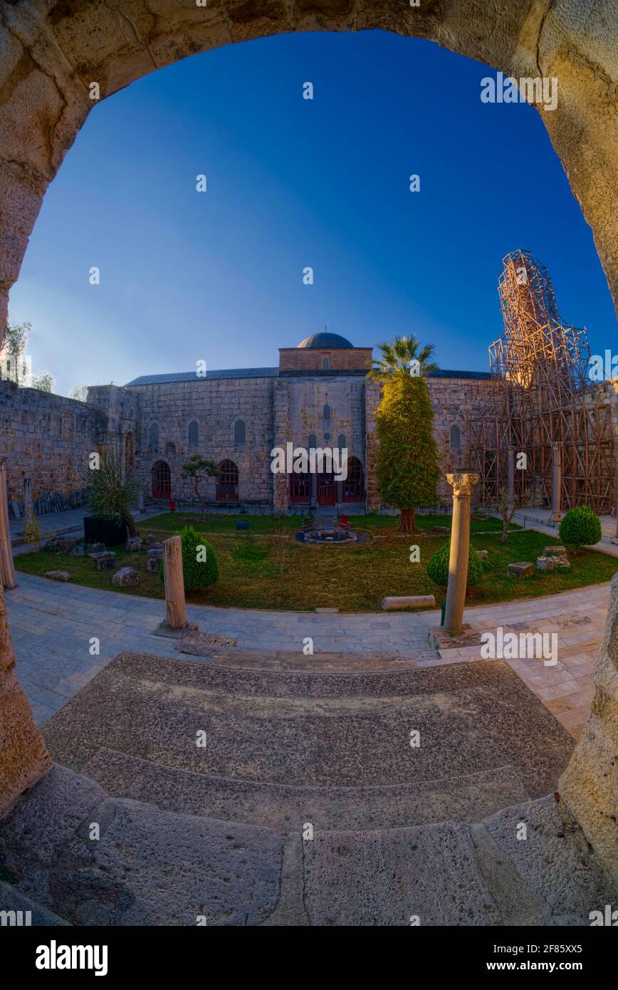 La mosquée ISA bey est l'un des meilleurs et des plus importants exemples qui reflètent la fin de la période de l'Empire Seljuk à la fin de 14 C A.D. en outre, cette mosquée Banque D'Images
