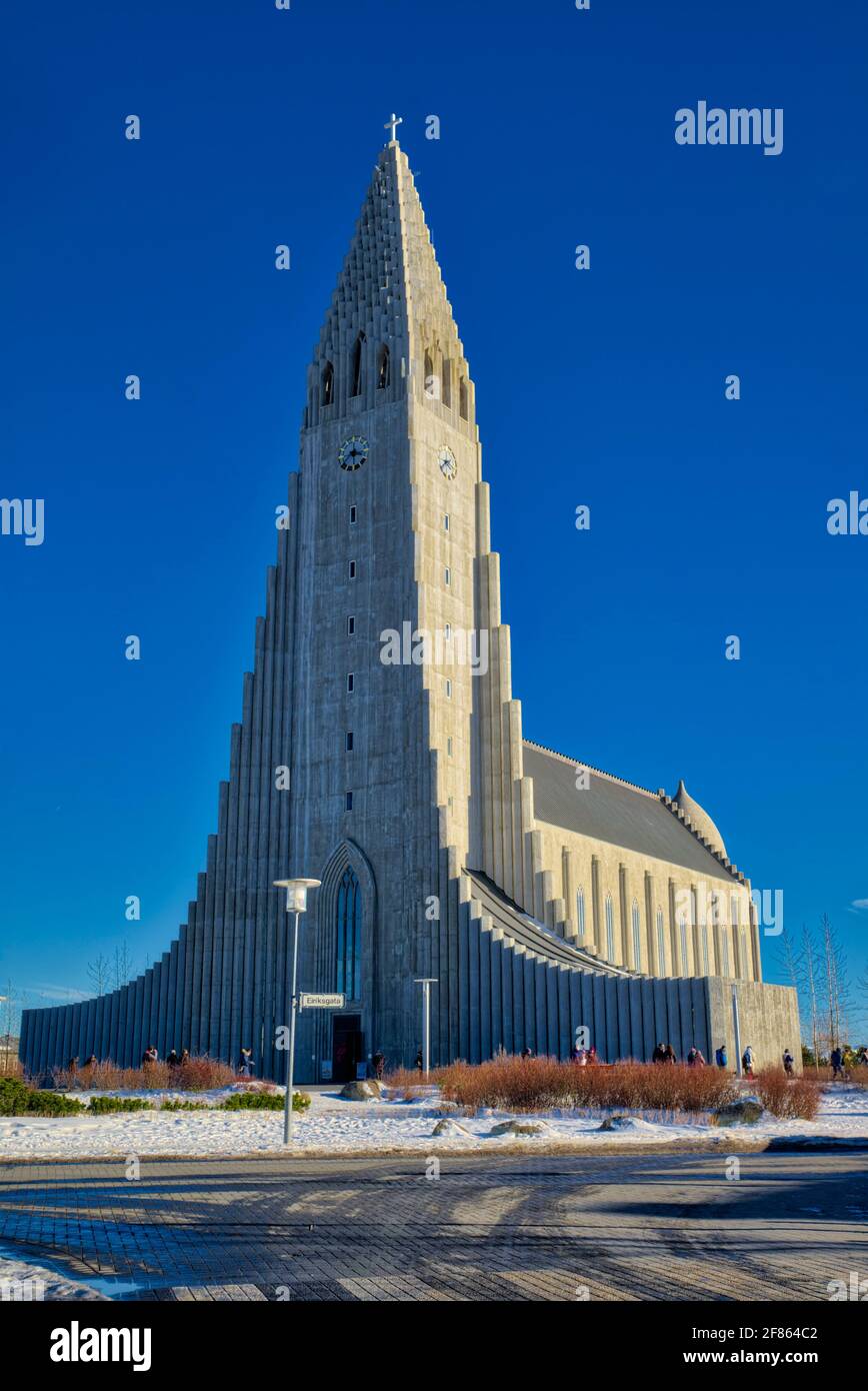 L'église Hallgrímskirkja est le principal point de repère de Reykjavík et sa tour est visible de presque partout dans la ville, prise à @ Reykjavík, Islande Banque D'Images