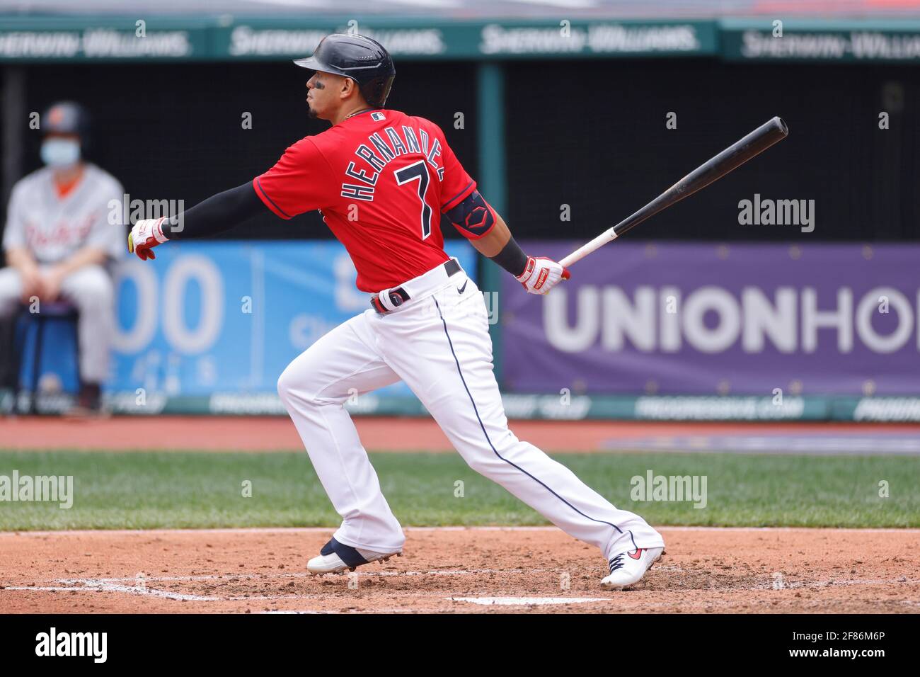 CLEVELAND, OH - 11 AVRIL : Cesar Hernandez (7) des Cleveland Indians chauve-souris lors d'un match contre les Detroit Tigers au progressive Field le 11 avril, Banque D'Images